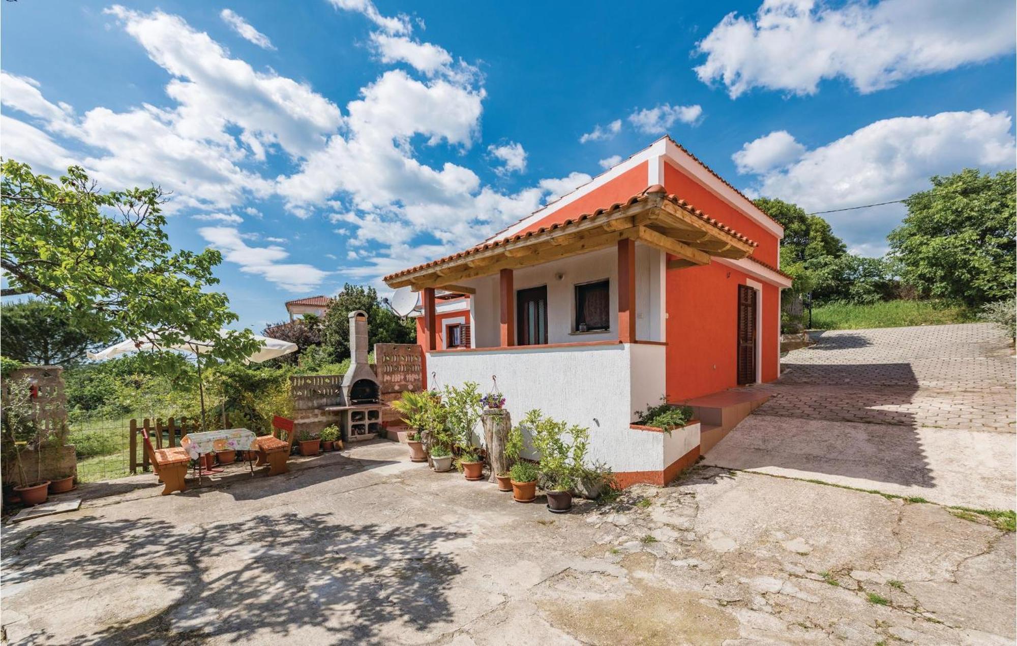 Awesome Home In Porec With House Sea View Eksteriør billede