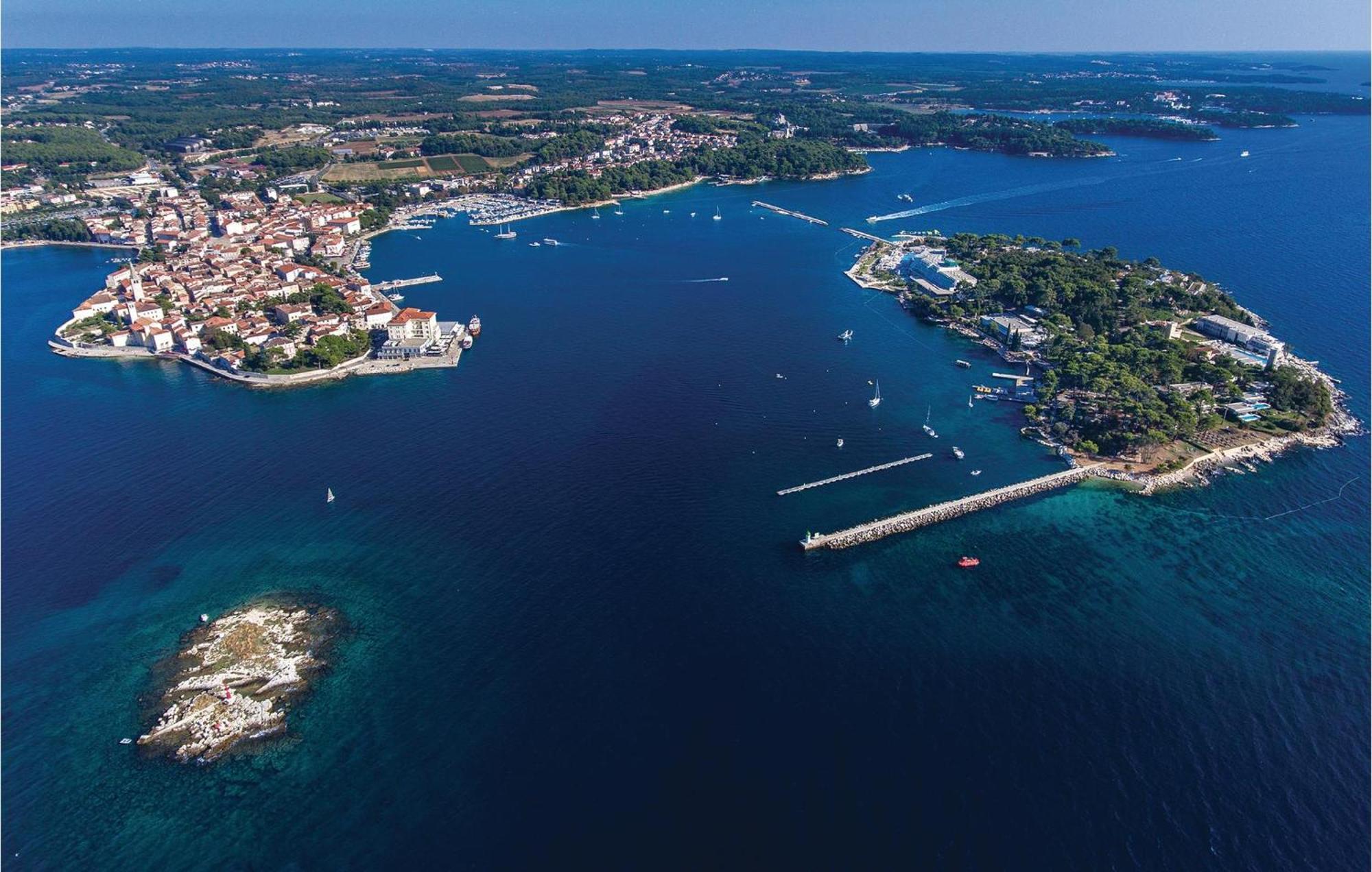 Awesome Home In Porec With House Sea View Eksteriør billede