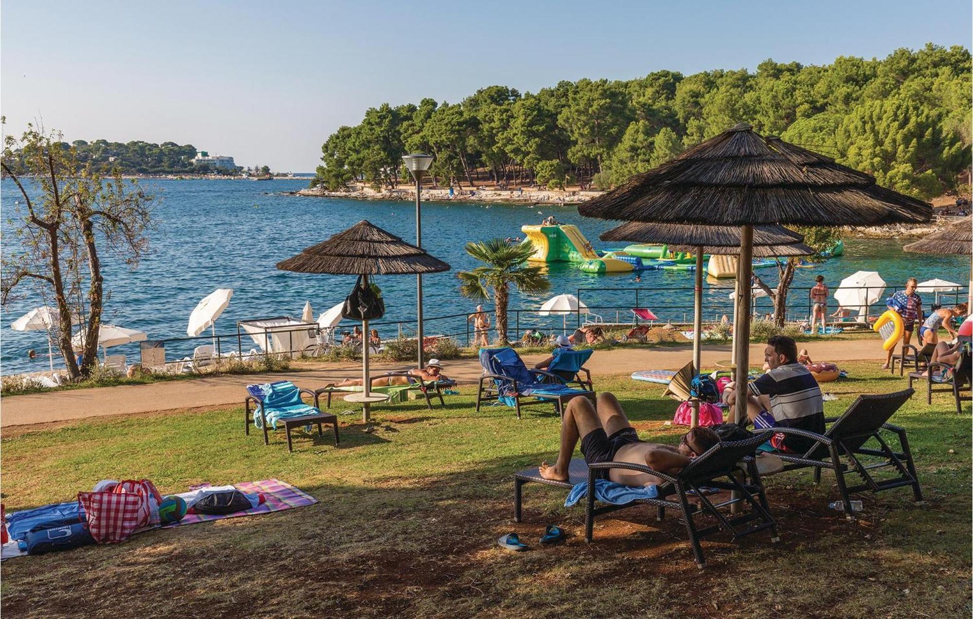 Awesome Home In Porec With House Sea View Eksteriør billede